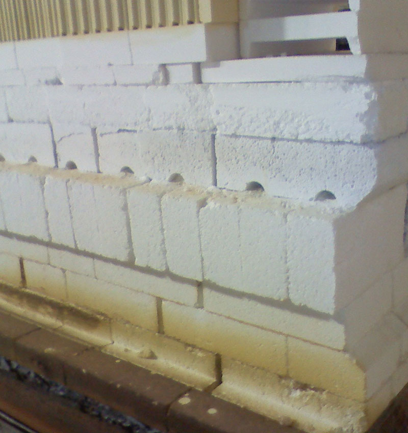 Pallet of alumina bricks